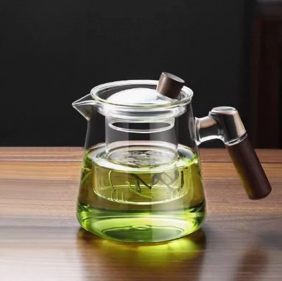 Заварочный чайник с фильтром и ручкой