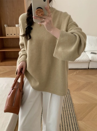 Свободный женский свитер