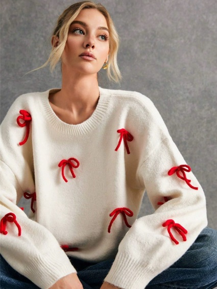 Свободный женский свитер с бантиками