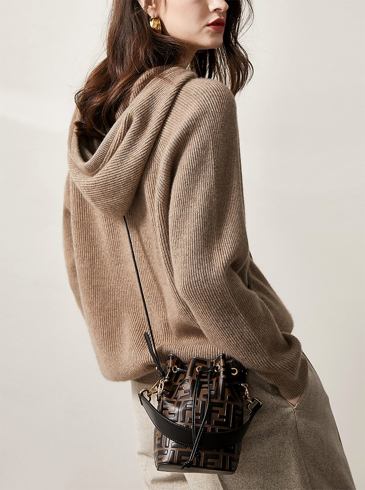 Женский кашемировый свитер с капюшеном