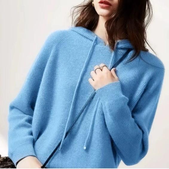 Женский кашемировый свитер с капюшеном