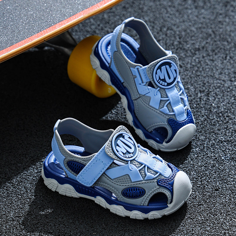 Сандалии детские с закрытым носком