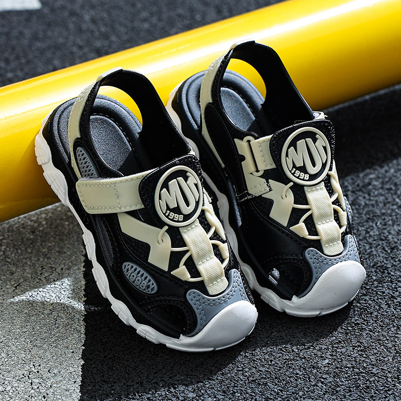 Сандалии детские с закрытым носком