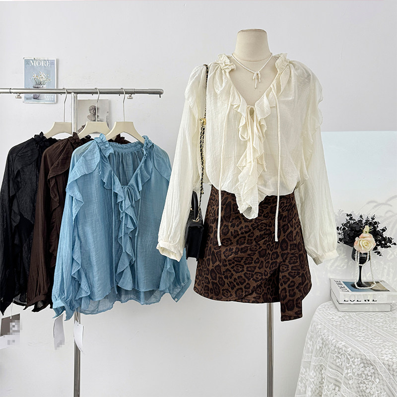 Женская рубашка с рюшами