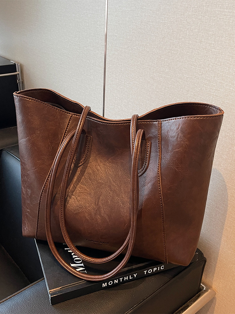 Женская сумка-шопер из мягкой экокожи