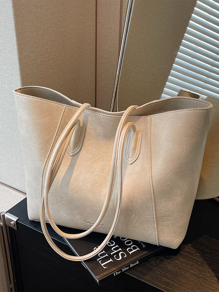 Женская сумка-шопер из мягкой экокожи