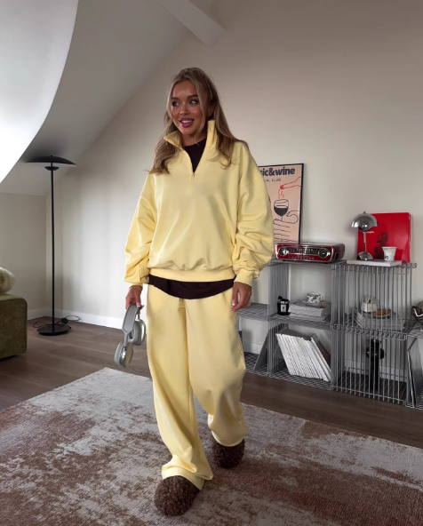 Женский спортивный костюм