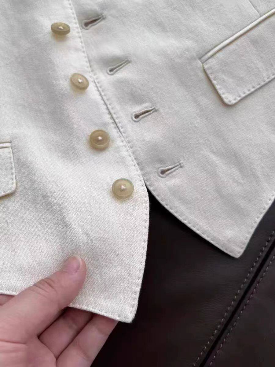 Летний костюм с жилеткой и брюкам